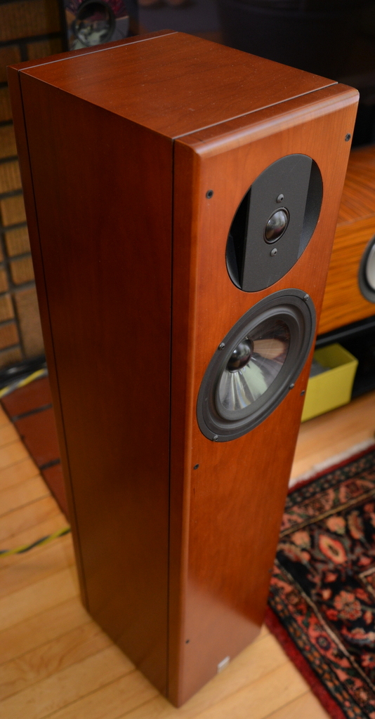 Selling a pair of Vienna Acoustics Bach Grand speakers, in cherry. 